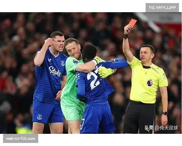 埃弗顿盖耶掌掴队友染红，VAR确认暴力行为必罚立场